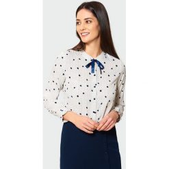 Elegancka koszula z wiązaniem. Szare bluzki damskie Greenpoint, bez wzorów, z poliesteru, eleganckie, bez kołnierzyka, bez rękawów. Za 49,99 zł.