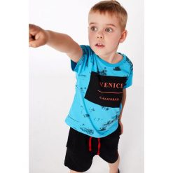 T-shirt chłopięcy z nadrukiem niebieski NDZ4445. Niebieskie t-shirty chłopięce Fasardi, z nadrukiem, bez rękawów. Za 39,00 zł.