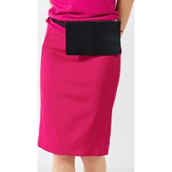 Simple - Spódnica. Różowe spódniczki ołówkowe marki Simple, z elastanu, midi. W wyprzedaży za 239,90 zł.