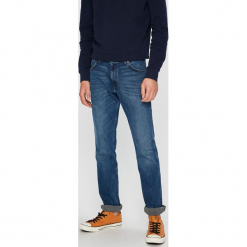 Wrangler - Jeansy Greensboro. Niebieskie jeansy męskie regular Wrangler. Za 329,90 zł.