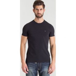Czarny t-shirt Emporio Armani z aplikacją marki - Czarny. Czarne t-shirty męskie Emporio Armani, m, z aplikacjami, bez kołnierzyka. Za 309,00 zł.