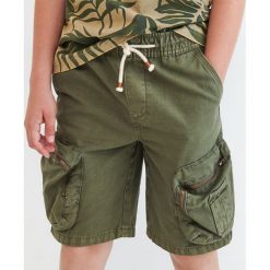 Bawełniane bermudy cargo - Khaki. Brązowe spodenki i szorty męskie Reserved, bez wzorów, z bawełny. Za 69,99 zł.