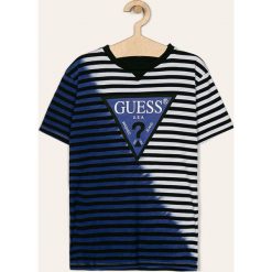 Guess Jeans - T-shirt dziecięcy 118-175 cm. Białe t-shirty chłopięce Guess Jeans, z aplikacjami, z bawełny, bez rękawów. W wyprzedaży za 99,90 zł.