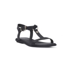 Sandały Tommy Hilfiger 990 LEATHER SANDAL. Czarne sandały damskie TOMMY HILFIGER, bez wzorów, bez obcasa, bez zapięcia. Za 295,72 zł.