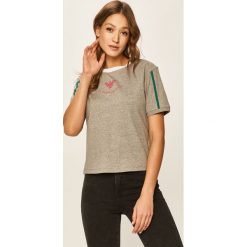 EA7 Emporio Armani - T-shirt. Białe bluzki damskie EA7 Emporio Armani, s, z nadrukiem, z elastanu, z okrągłym kołnierzem. Za 329,90 zł.