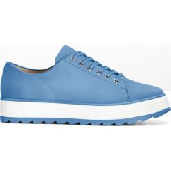 Sneakersy bonprix jasnoniebieski. Niebieskie buty sportowe damskie bonprix. Za 129,99 zł.