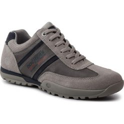 Sneakersy DOCKERS - 36HT036-206216 Lt.Grey/Blue. Szare sneakersy męskie DOCKERS, na co dzień, bez wzorów, z zamszu, bez zapięcia. W wyprzedaży za 189,00 zł.