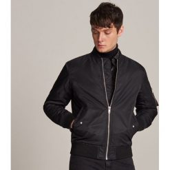 Kurtka bomber - Czarny. Czarne kurtki męskie Reserved, s, bez wzorów, bez kaptura. Za 169,99 zł.
