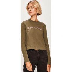 Calvin Klein Jeans - Longsleeve. Brązowe bluzki damskie Calvin Klein Jeans, s, z nadrukiem, z bawełny, z okrągłym kołnierzem, z długim rękawem. W wyprzedaży za 119,90 zł.