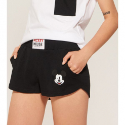 Piżamowe szorty Mickey Mouse - Czarny. Czarne piżamy damskie marki House, l, z motywem z bajki. Za 35,99 zł.