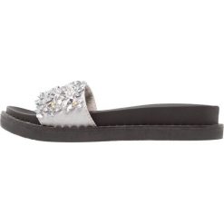 Chodaki damskie: XTI Klapki plata