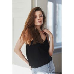 LISA CZARNY top. Czarne topy damskie Pakamera, bez wzorów, z bawełny, bez kołnierzyka. Za 129,00 zł.