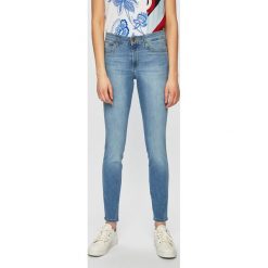 Wrangler - Jeansy. Niebieskie jeansy damskie Wrangler. W wyprzedaży za 229,90 zł.