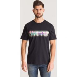 Czarny t-shirt Diesel T-Just ZG. Czarne t-shirty męskie Diesel, s, z aplikacjami, z bawełny, z okrągłym kołnierzem. Za 134,50 zł.