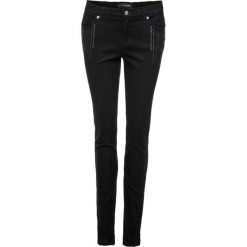 Spodnie ze stretchem SKINNY z kamieniami bonprix czarny. Czarne spodnie damskie bonprix. Za 129,99 zł.