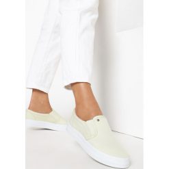 Żółte Slip On Alba. Żółte trampki i tenisówki damskie Born2be, bez wzorów, bez zapięcia. W wyprzedaży za 39,99 zł.