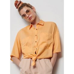 Koszula oversize z wiązaniem - Pomarańczowy. Pomarańczowe koszule damskie Reserved, bez wzorów, bez kołnierzyka, bez rękawów. Za 89,99 zł.