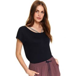 Bluzka z taśmami. Bluzki damskie Top Secret, bez wzorów, z dzianiny, eleganckie, bez kołnierzyka, z krótkim rękawem. W wyprzedaży za 24,99 zł.