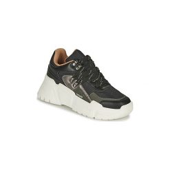 Buty Victoria TOTEM NYLON. Czarne trampki i tenisówki damskie Victoria, bez wzorów, z nylonu, bez zapięcia. Za 299,00 zł.