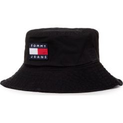 Kapelusz TOMMY JEANS - Tjw Herit Age Bucket Hat AW0AW08270 BDS. Czarne kapelusze męskie Tommy Jeans, bez wzorów, z bawełny. Za 179,00 zł.