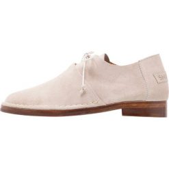 Shabbies Amsterdam Oksfordki offwhite. Szare jazzówki damskie marki Shabbies Amsterdam, z materiału, eleganckie. W wyprzedaży za 607,20 zł.