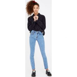 Jeansy push up. Szare jeansy damskie Pull&Bear, z jeansu. Za 79,90 zł.