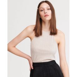 Top z błyszczącą nitką - Beżowy. Brązowe topy damskie Reserved, xl, bez wzorów, bez kołnierzyka. W wyprzedaży za 19,99 zł.
