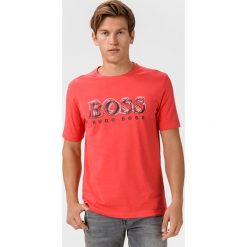 BOSS Koszulka Czerwony. Czerwone podkoszulki męskie Boss, xl, z nadrukiem, z elastanu, bez kołnierzyka, krótkie. Za 264,95 zł.
