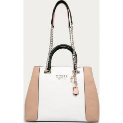 Guess Jeans - Torebka. Białe torby damskie na zakupy Guess Jeans, w paski, z bawełny, na ramię, duże, z aplikacjami. Za 739,90 zł.