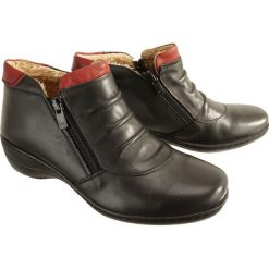 COMFORTABEL 991086-1 schwarz/bordeaux, botki damskie. Czerwone botki damskie Comfortabel, ze skóry, bez obcasa, na zamek. W wyprzedaży za 279,90 zł.