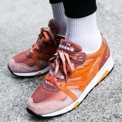 Buty Diadora N9000 Premium (173071-301). Szare buty sportowe męskie Diadora, ze skóry, bez zapięcia. Za 318,99 zł.
