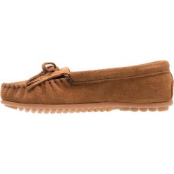 Mokasyny damskie: Minnetonka KILTY Mokasyny dusty brown