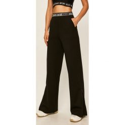 Roberto Cavalli Sport - Spodnie. Czarne spodnie damskie Roberto Cavalli Sport, s, z elastanu, z podwyższonym stanem. W wyprzedaży za 859,90 zł.