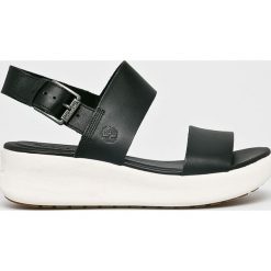 Timberland - Sandały. Czarne klapki damskie Timberland, bez wzorów, ze skóry, bez obcasa, na obcasie. W wyprzedaży za 299,90 zł.