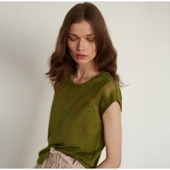 Bluzka z ażurowym wzorem - Khaki. Brązowe bluzki damskie Reserved, s, bez wzorów, bez kołnierzyka, bez rękawów. Za 59,99 zł.