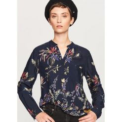 Koszula w kwiaty - Granatowy. Niebieskie koszule wiązane damskie Reserved, w kwiaty. Za 79,99 zł.