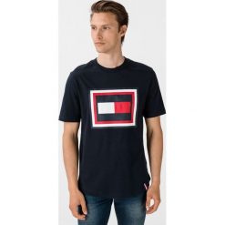 Tommy Hilfiger Koszulka Niebieski. Niebieskie podkoszulki męskie TOMMY HILFIGER, l, z nadrukiem, z bawełny, z krótkim rękawem. Za 290,95 zł.