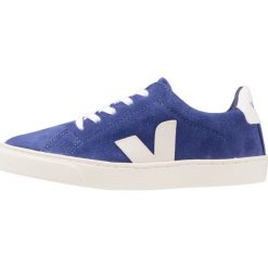 Veja ESPLAR SMALL LACE Tenisówki i Trampki electric blue/pierre. Niebieskie trampki dziewczęce marki Veja, ze skóry. W wyprzedaży za 231,75 zł.