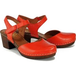MANITU 910997-4 rot, sandały damskie. Sandały damskie Manitu, bez wzorów, ze skóry, bez obcasa, na obcasie, bez zapięcia. Za 219,90 zł.
