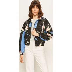 Levi's - Kurtka. Czerwone kurtki damskie Levi's®, s, bez wzorów, z poliesteru, krótkie. W wyprzedaży za 299,90 zł.