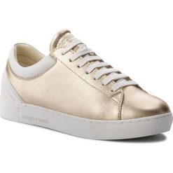 Sneakersy EMPORIO ARMANI - X3X043 XL484 P505 Gold/Opt.White. Żółte półbuty damskie marki Emporio Armani, bez wzorów, ze skóry ekologicznej, bez obcasa, na płaskiej podeszwie, bez zapięcia. W wyprzedaży za 439,00 zł.