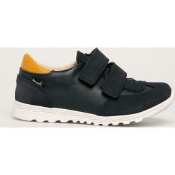 Mrugała - Buty dziecięce. Czarne trampki chłopięce Mrugała, bez wzorów, ze skóry, sportowe, z okrągłym noskiem, bez zapięcia. W wyprzedaży za 179,90 zł.