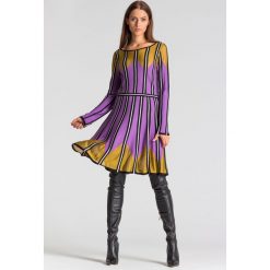 Wielokolorowa sukienka w paski. Czarne sukienki damskie Versace Collection, na imprezę, w paski, z okrągłym kołnierzem, z długim rękawem, długie. Za 939,60 zł.