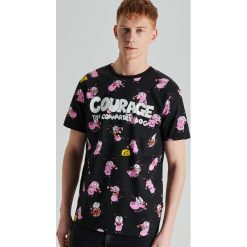 Koszulka Chojrak Tchórzliwy Pies - Czarny. Czarne koszulki męskie Cropp, s, bez wzorów, bez kołnierzyka, bez rękawów. Za 59,99 zł.