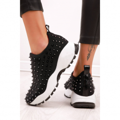 Sneakersy NILDEA SILVER. Czarne buty sportowe damskie IVET, z aplikacjami, eleganckie. W wyprzedaży za 99,00 zł.