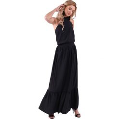 Sukienka w kolorze czarnym. Czarne sukienki damskie Modne letnie stylizacje, xs, bez wzorów, ze stójką, bez rękawów, maxi. W wyprzedaży za 139,95 zł.