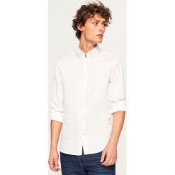 Koszula z mikroprintem slim fit - Biały. Białe koszule męskie slim marki Reserved, m. Za 89,99 zł.