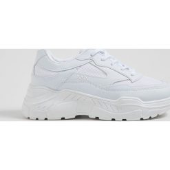 Sportowe buty chunky - Biały. Białe buty sportowe damskie Sinsay, bez wzorów, sportowe. Za 79,99 zł.