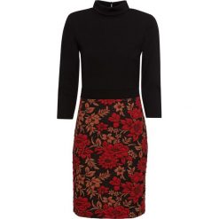 Sukienka bonprix czarny. Czarne sukienki damskie bonprix, z aplikacjami, bez kołnierzyka, bez rękawów. Za 64,99 zł.