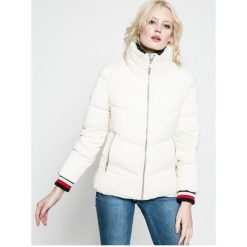 Tommy Hilfiger - Kurtka puchowa. Białe płaszcze damskie TOMMY HILFIGER, s, bez wzorów, z elastanu, krótkie, bez kaptura. W wyprzedaży za 539,90 zł.